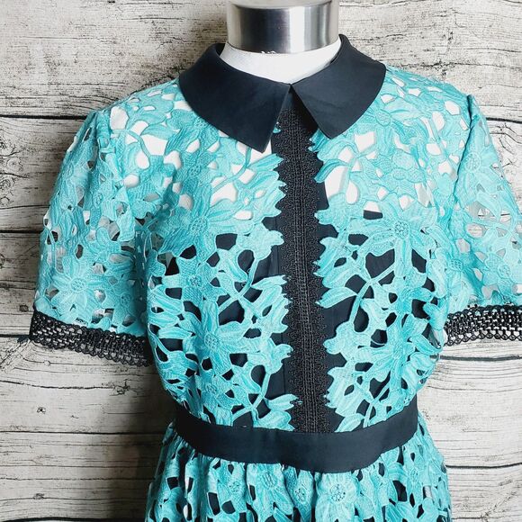 Liza Luxe Lace Midi Dress Size Medium NWT - Picture 3 of 10